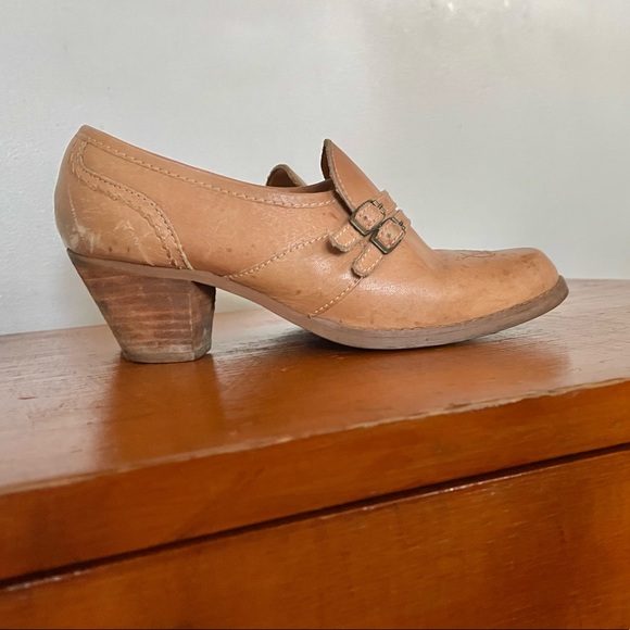 Vintage Block Heel Leather Shoes made in Brazil - Picture 4 of 8